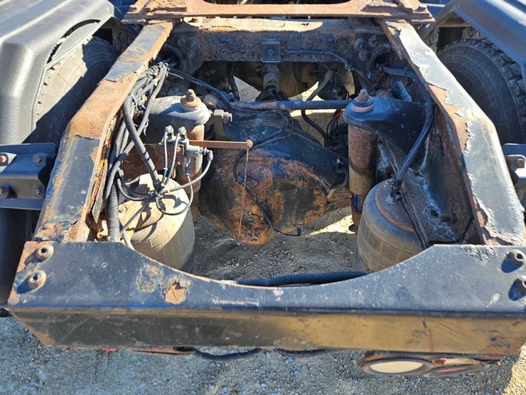 2011-peterbilt-386-image-5