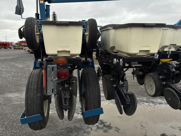2010-kinze-3600-image-34