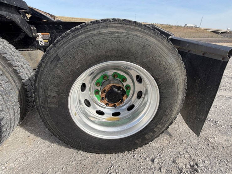 2021-peterbilt-367-image-9