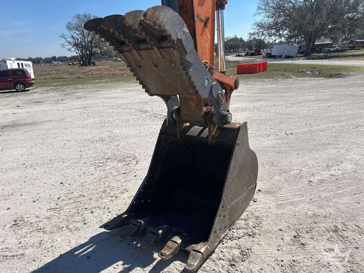 2015-hitachi-zx210-lc-image-21