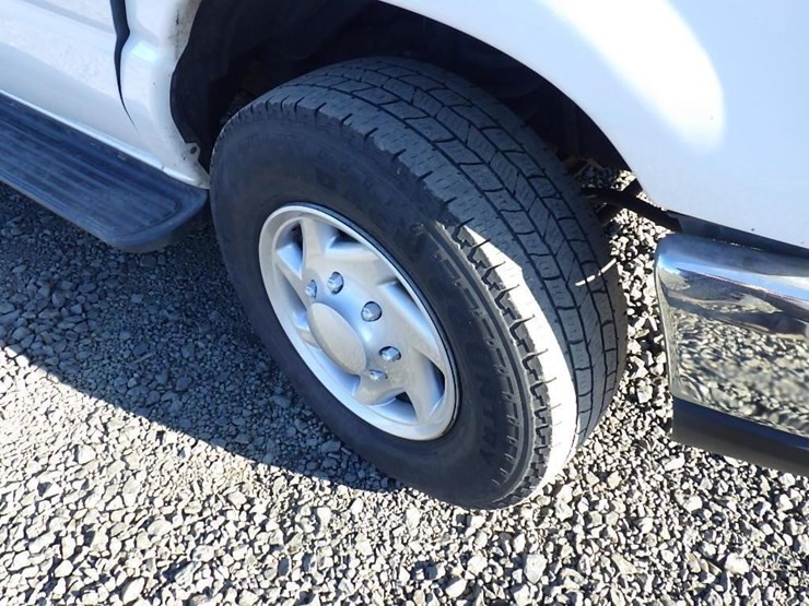 2011-ford-e350-image-16