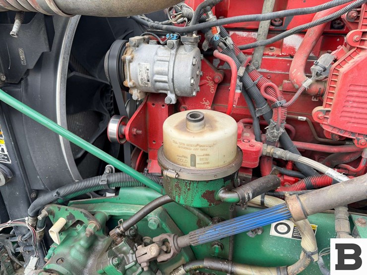 2009-peterbilt-384-image-38