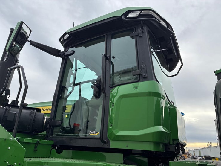 2025-john-deere-9r-590-image-40
