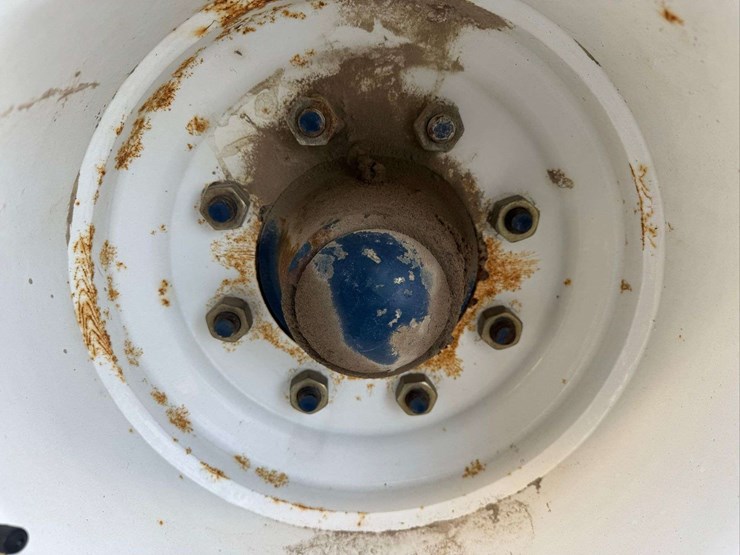 nc-8000.-pull-type-fertilizer-spreader.-8-ton-image-21