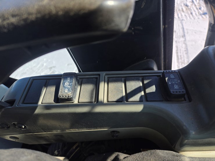 2016-deere-245g-lc-image-64