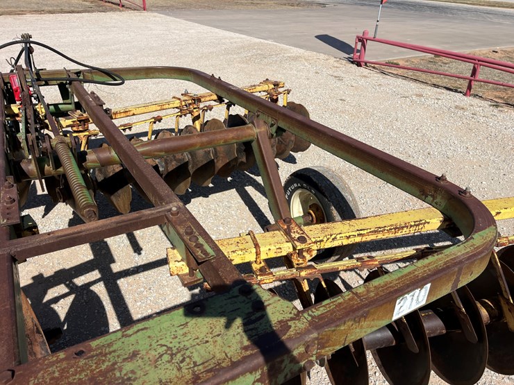 john-deere-210-image-11