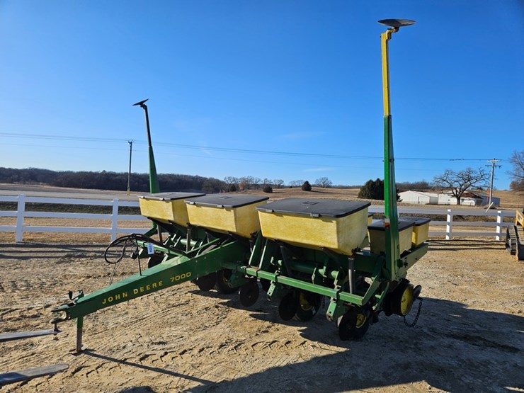 john-deere-7000-image-1