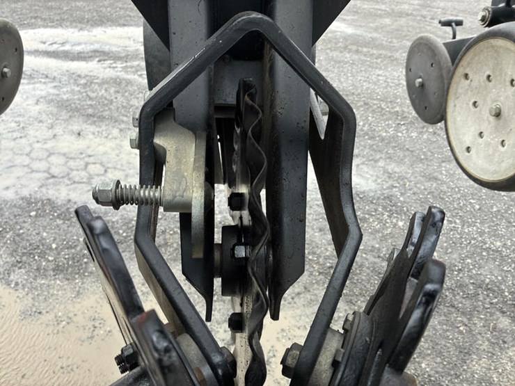 2010-kinze-3600-image-47