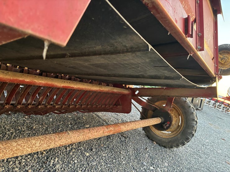 new-holland-144-image-6