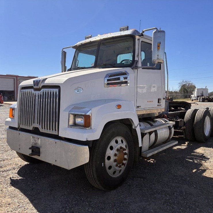 2015 WESTERN STAR 4700
