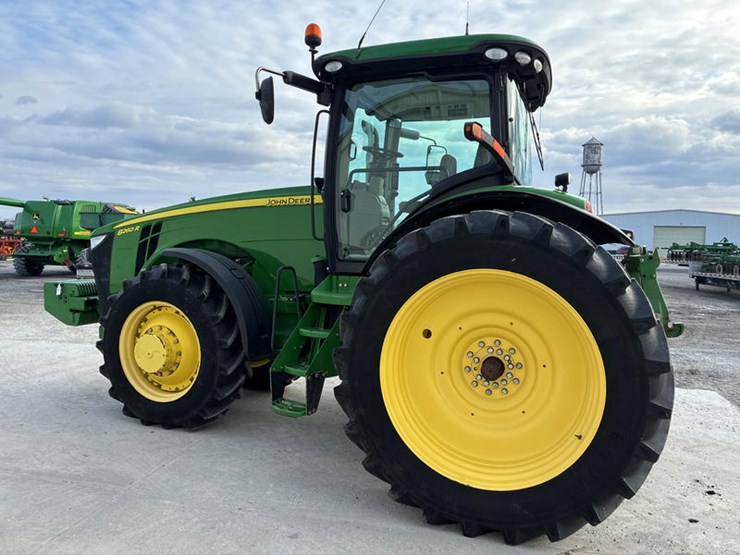 2012-john-deere-8260r-image-9