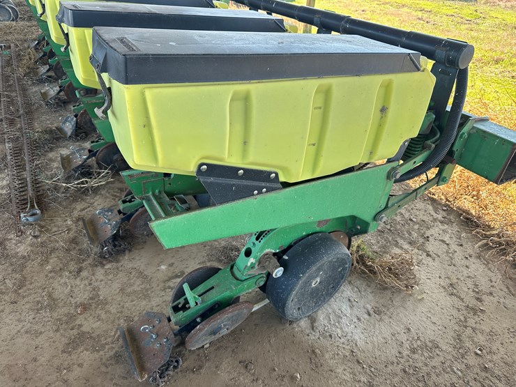 john-deere-8-image-28