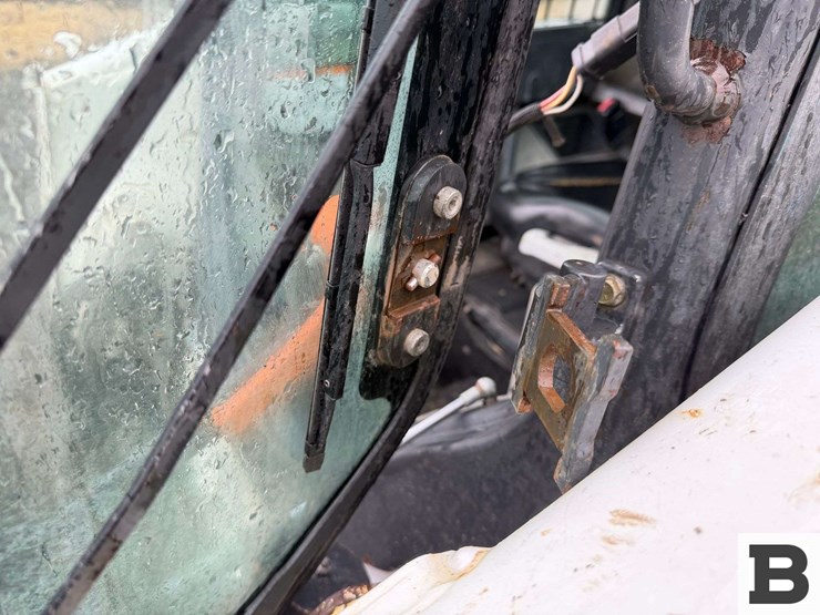 2013-bobcat-s570-image-29