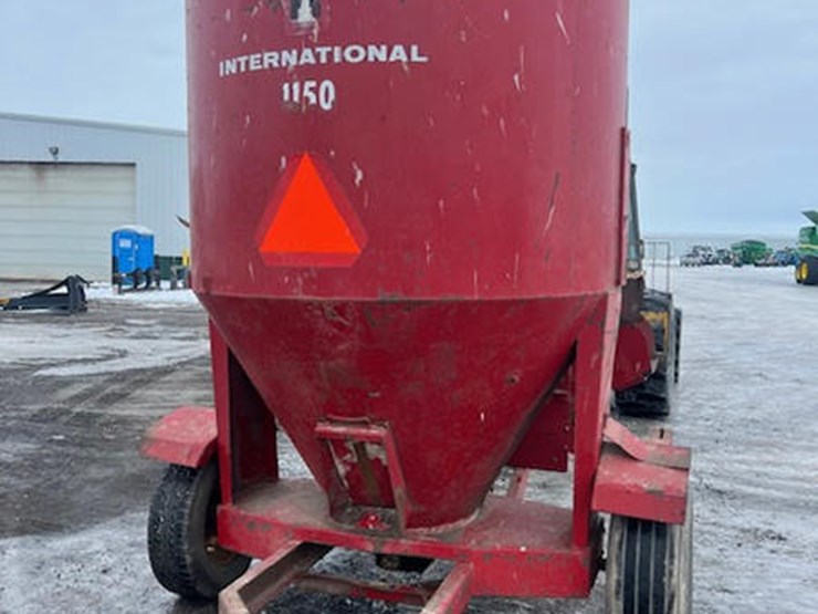 #114949-•-ih-1150-feed-grinder-image-5