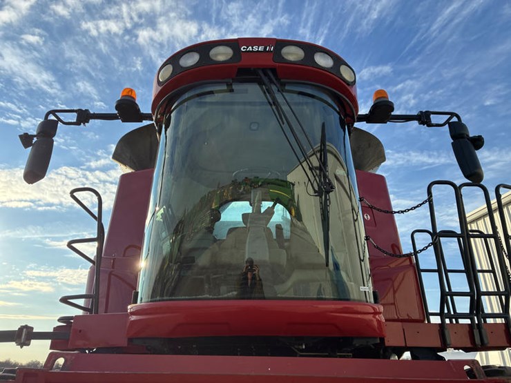 2010-case-ih-8120-image-14