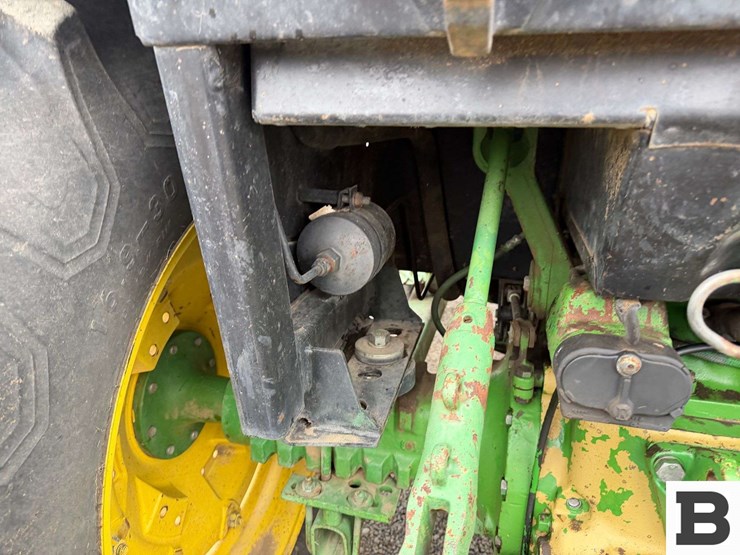 1983-john-deere-2350-image-29