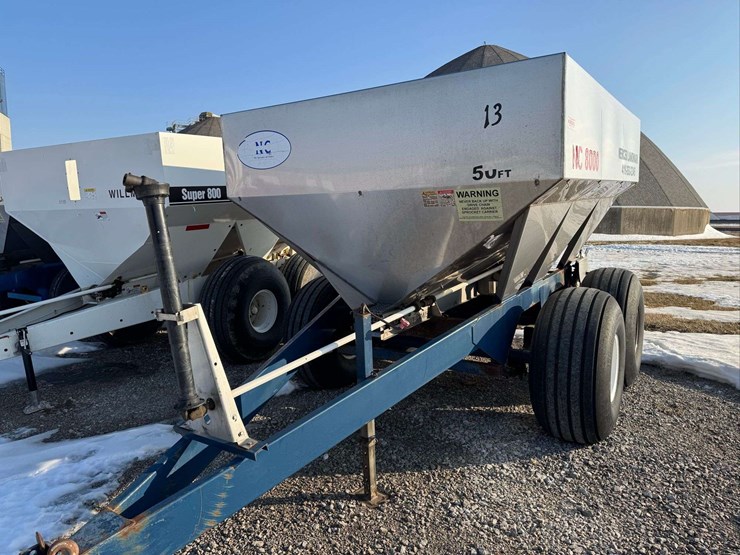 nc-8000.-pull-type-fertilizer-spreader.-8-ton-image-3