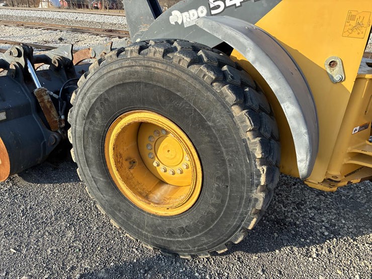 2011-deere-544k-image-25