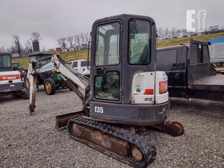 2011-bobcat-e35-image-36