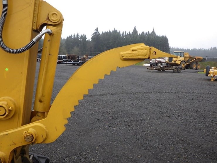 caterpillar-307.5-image-17