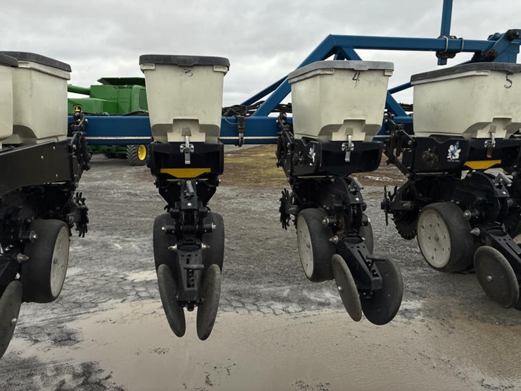 2010-kinze-3600-image-35