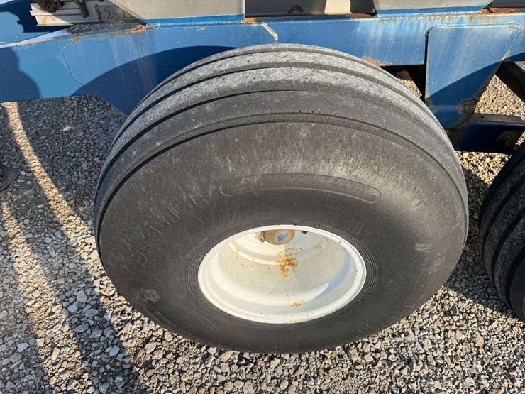 nc-8000.-pull-type-fertilizer-spreader.-8-ton-image-15