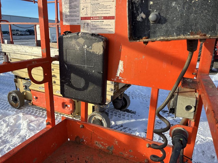 2016-jlg-1932es-image-22