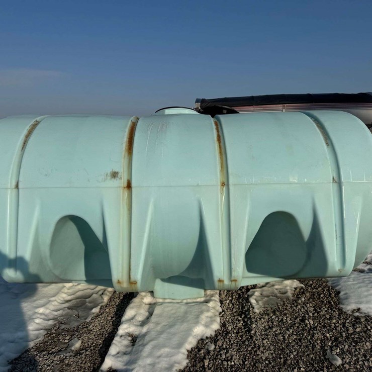 2610 Gallon Center Drain Tank Poly Tank