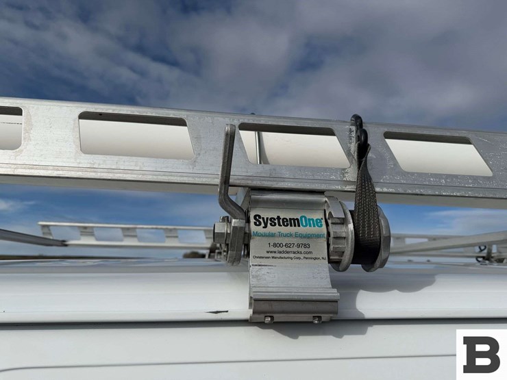 2010-ford-cargo-image-13