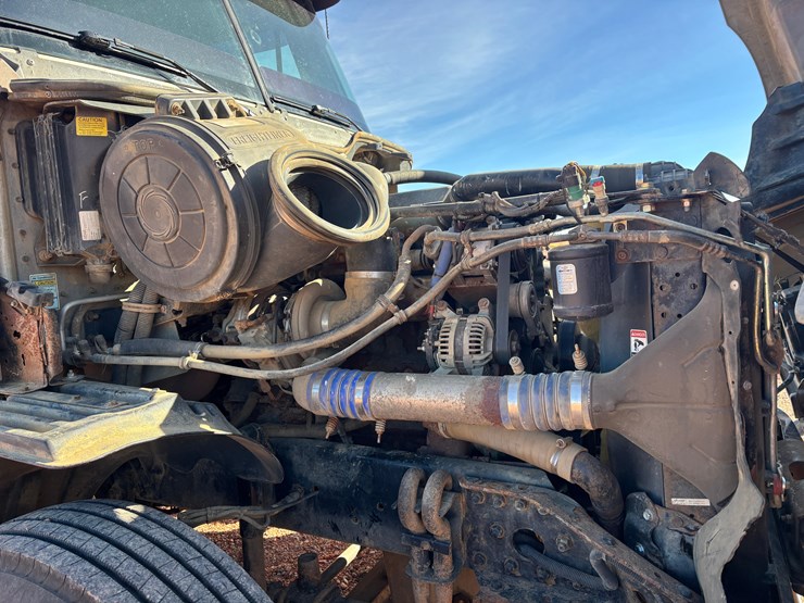 2009-freightliner-columbia-120-image-15