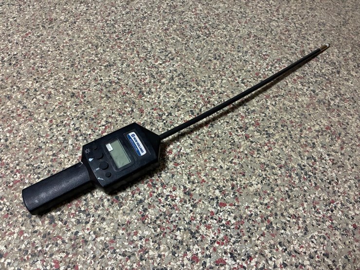 new-holland-moisture-tester-image-1