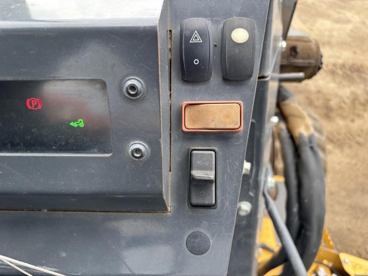 2018-deere-210lep-image-16