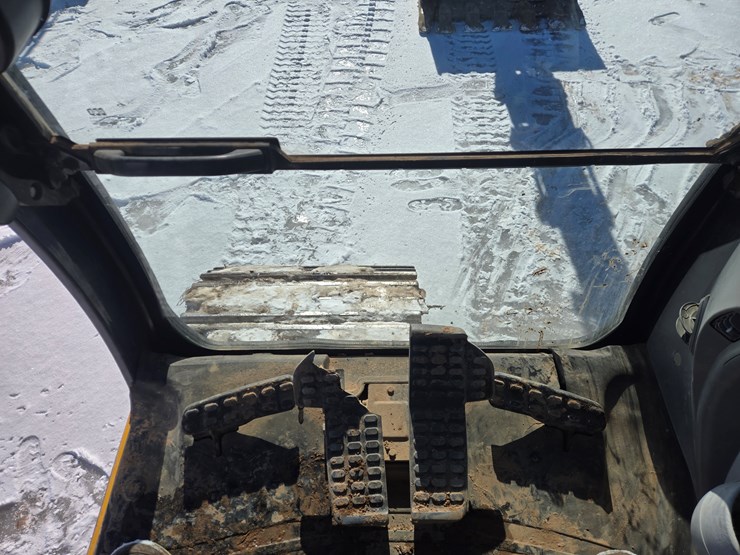 2016-deere-245g-lc-image-62