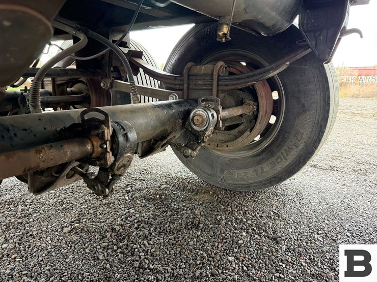 1993-beall-7400-gallon-3-compartment-pull-trailer-image-20