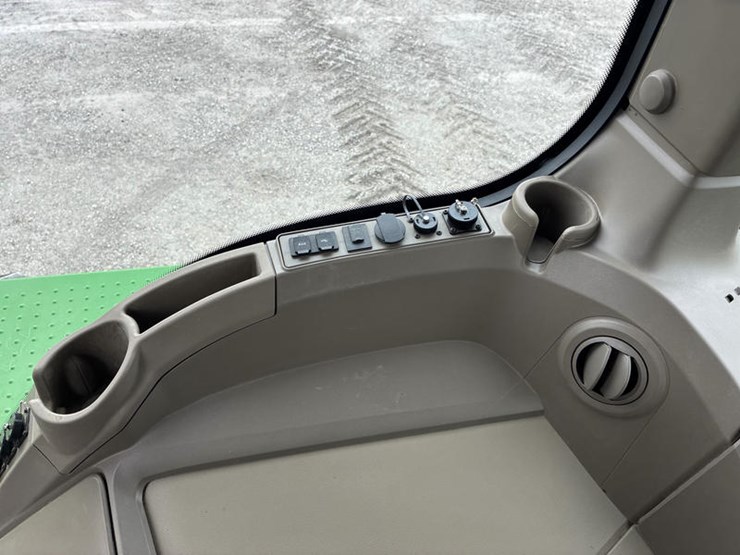 2025-john-deere-9r-590-image-91