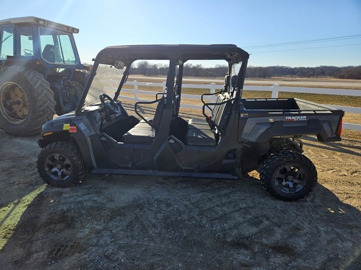 2019-john-deere-gator-image-2