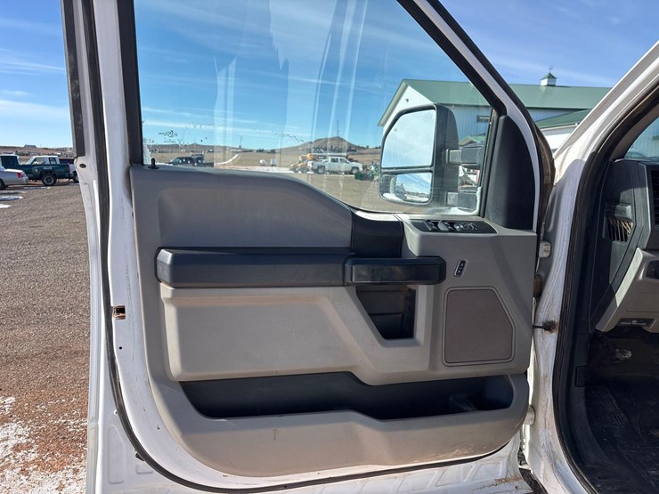 2018-ford-f250-image-16