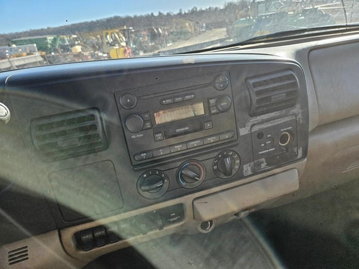 2005-ford-f550-image-30
