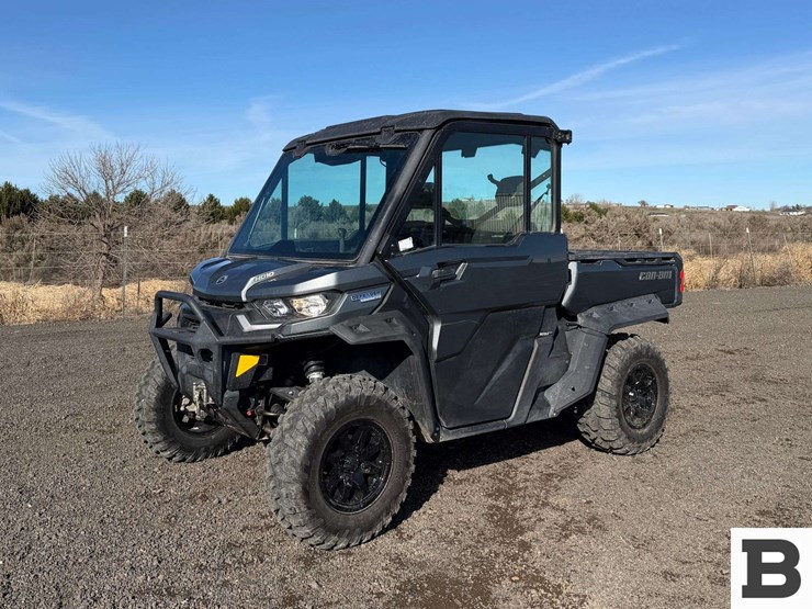 2023-can-am-defender-limited-hd10-atv-image-1