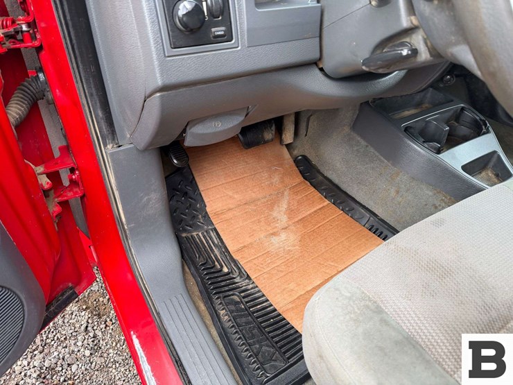 2005-dodge-dakota-image-28