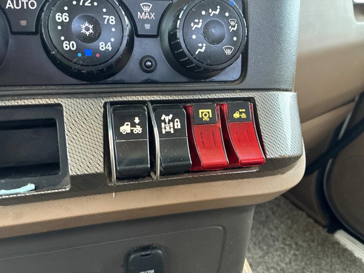 2016-kenworth-t680-image-58