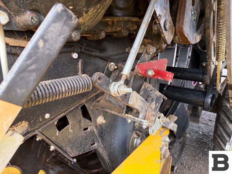 new-holland-340-image-26