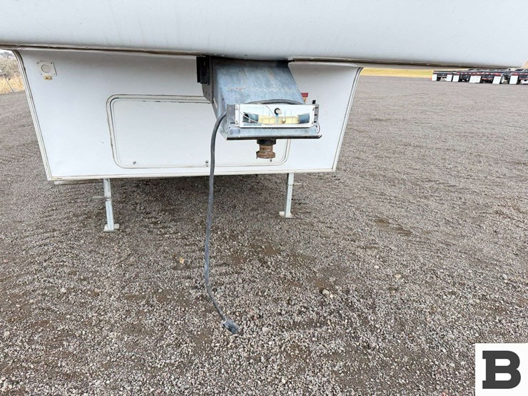 2006-raptor-3712ts-travel-trailer-image-9