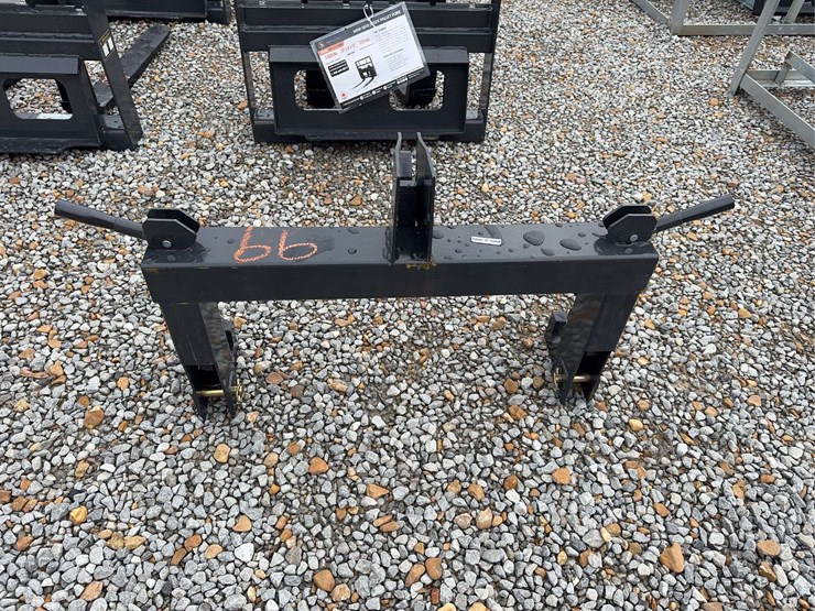 class-1-tractors-quick-hitch-image-2