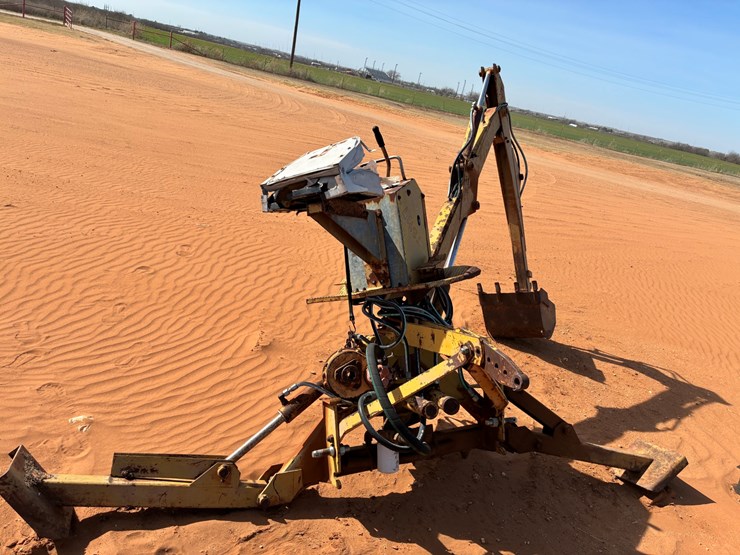 #t8417-•-backhoe-attach.-image-2
