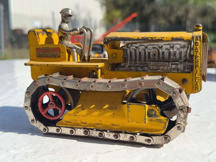 caterpillar-30-image-5