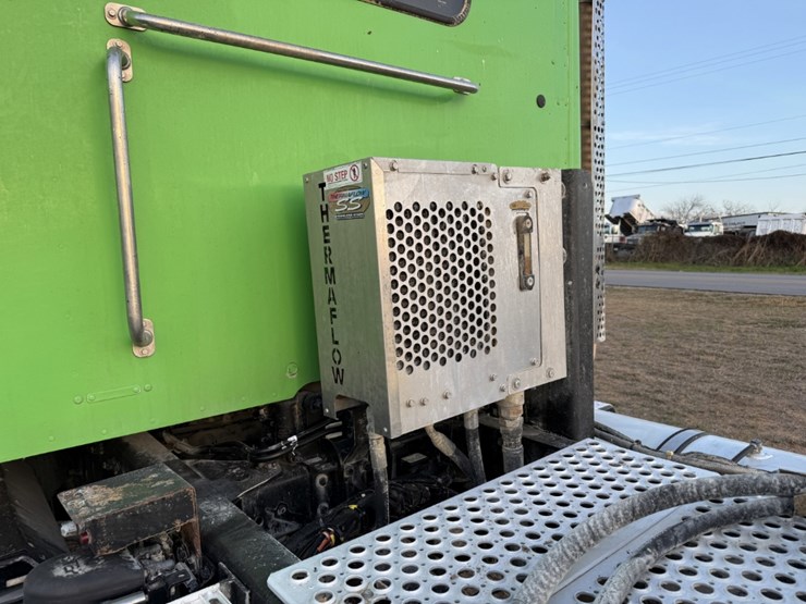 2019-kenworth-t880-image-16