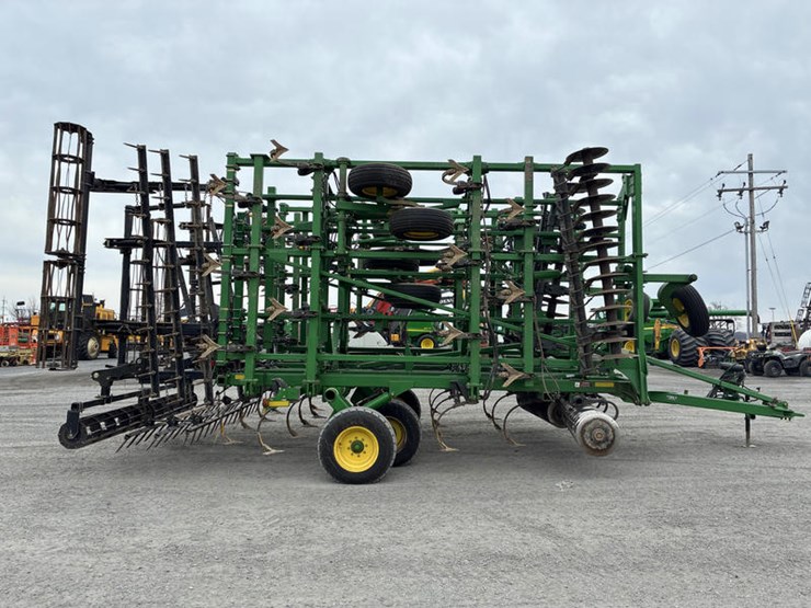 john-deere-2310-image-9