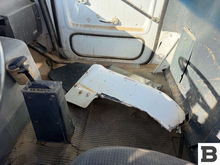 1985-ford-8000-image-59