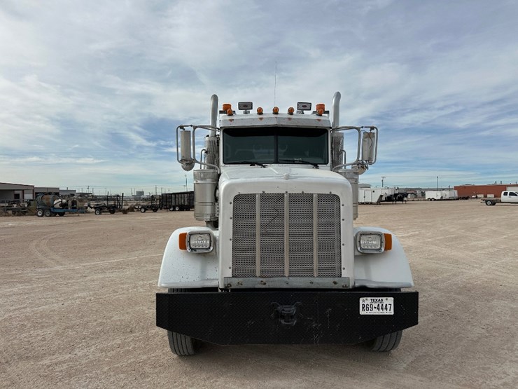 2013-peterbilt-367-image-2